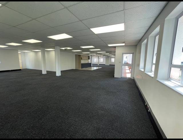 376M² OFFICE TO LET IN BRYANSTON